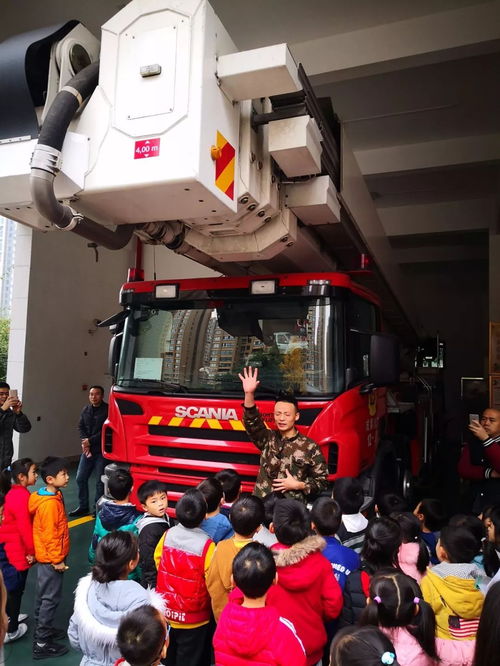学习消防安全 从小做起——记1.4班参观消防大队与背罐车探秘之旅